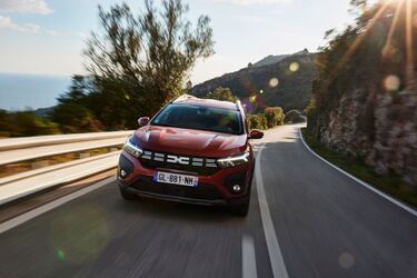 Експерти назвали найкращі 7-місні авто 2025 року, які ідеально підійдуть для великої родини