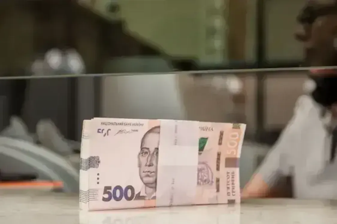 В Україні підняли зарплати чиновникам: де платять понад 100 тис. грн