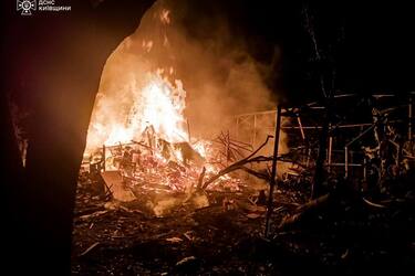 Российская армия атаковала дронами Киевщину: ранены, возникли пожары в частном секторе, пылали авто (фото)