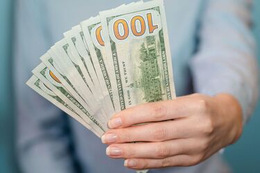 'Я не рекомендую купляти долари': експерт порадив більш вигідні варіанти збереження коштів