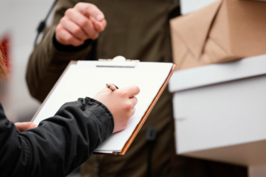 Подарунки з-за кордону: чому експерти радять одразу позбавлятися упаковки