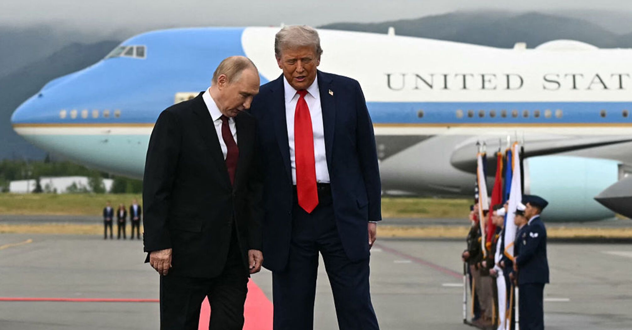 Дивна поведінка Трампа: може його просто купили?