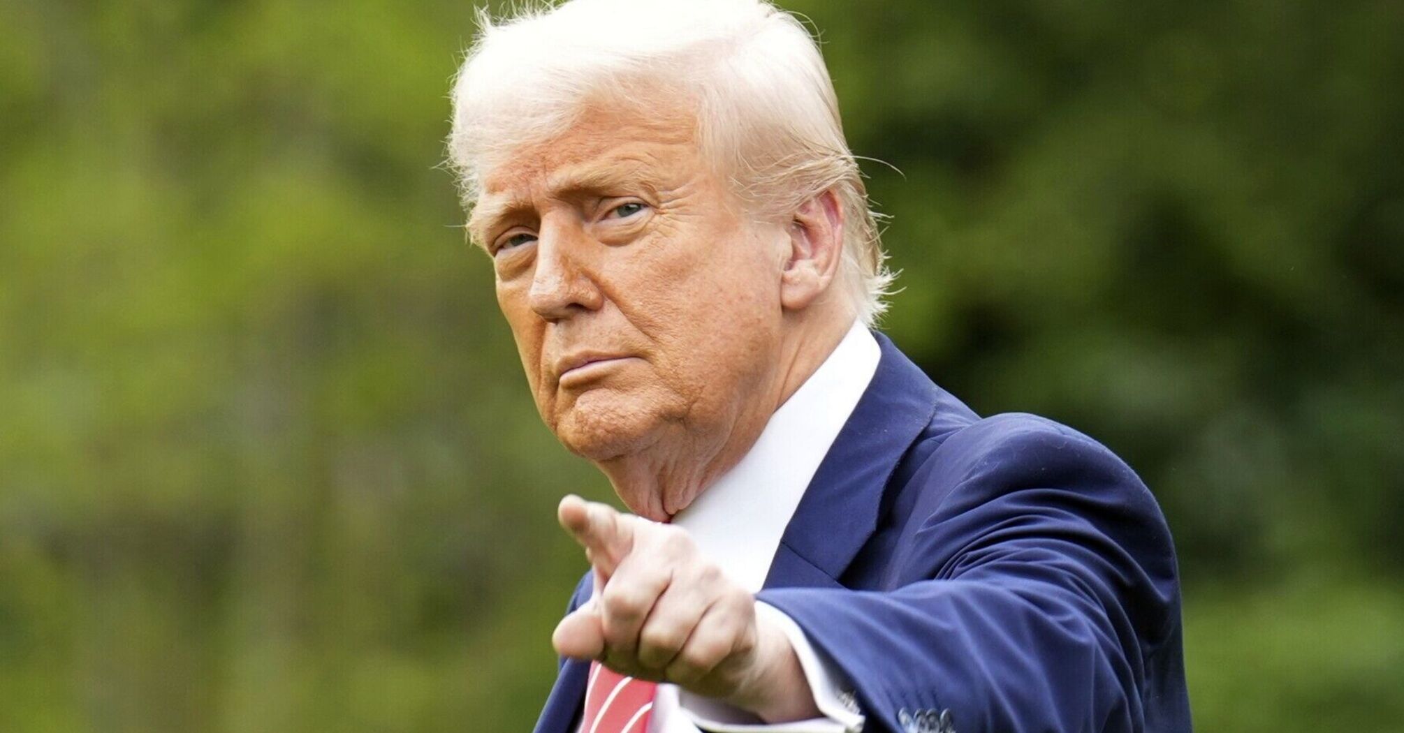 Де у Трампа малиновий піджак?
