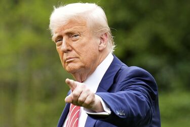 Де у Трампа малиновий піджак?