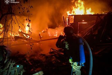 Російські дрони атакували Київщину: є влучання, палали склади (фото)