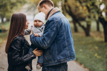 Батьківство в Україні: яка сума потрібна на дитину від народження до школи