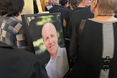 Зібралися сотні людей, нардепів і топполітиків: у Львові пройшло прощання із вбитим Андрієм Парубієм (фото, відео)