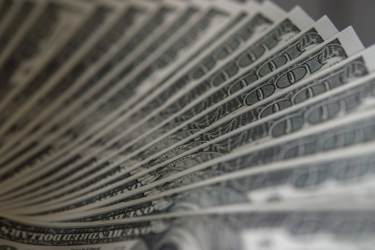 Вересневі валютні гойдалки: чи зросте долар і що буде з гривнею