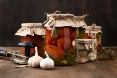 Закрутки через кордон: що можна везти і як уникнути проблем