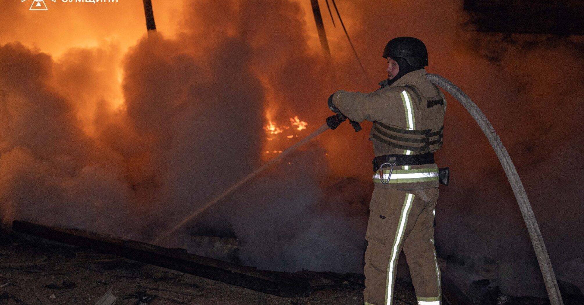 Російська армія атакували Київщину та Суми дронами: горіли житлові будинки, пошкоджено промислові обʼєкти та освітній заклад, є поранені (фото, відео)