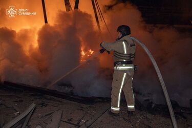 Российская армия атаковали Киевщину и Сумы дронами: горели жилые дома, повреждены промышленные объекты и образовательное учреждение, ранены (фото, видео)