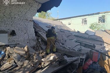 Армія рф атакували Запоріжжя ФАБ: пошкоджено багатоквартирний та три приватні будинки (фото)