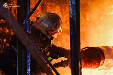 Російська армія атакувала Харків дронами: пошкоджено приватні будинки, обʼєкт енергетики та авто, є поранений (фото, відео)