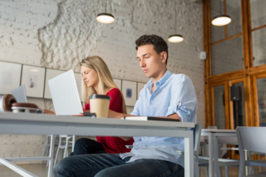 Поколение Z выбирает свободу: почему более 50% молодых специалистов не принимают рабочие условия