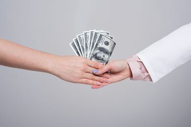 OCHA Ukraine виплачує по 1 тис. доларів: кому нададуть фінансову допомогу