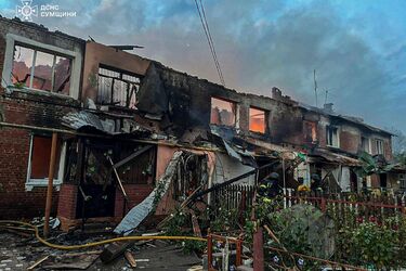 Армія рф вдарила дроном по житловому будинку на Сумщині: загинула сімʼя з маленькими дітьми (фото)