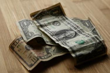 Що чекає на долар в Україні: прогноз ціни до 14 вересня