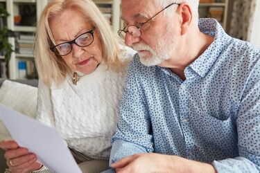 Не всім українцям потрібно працювати до 60 років: хто має право на дострокову пенсію