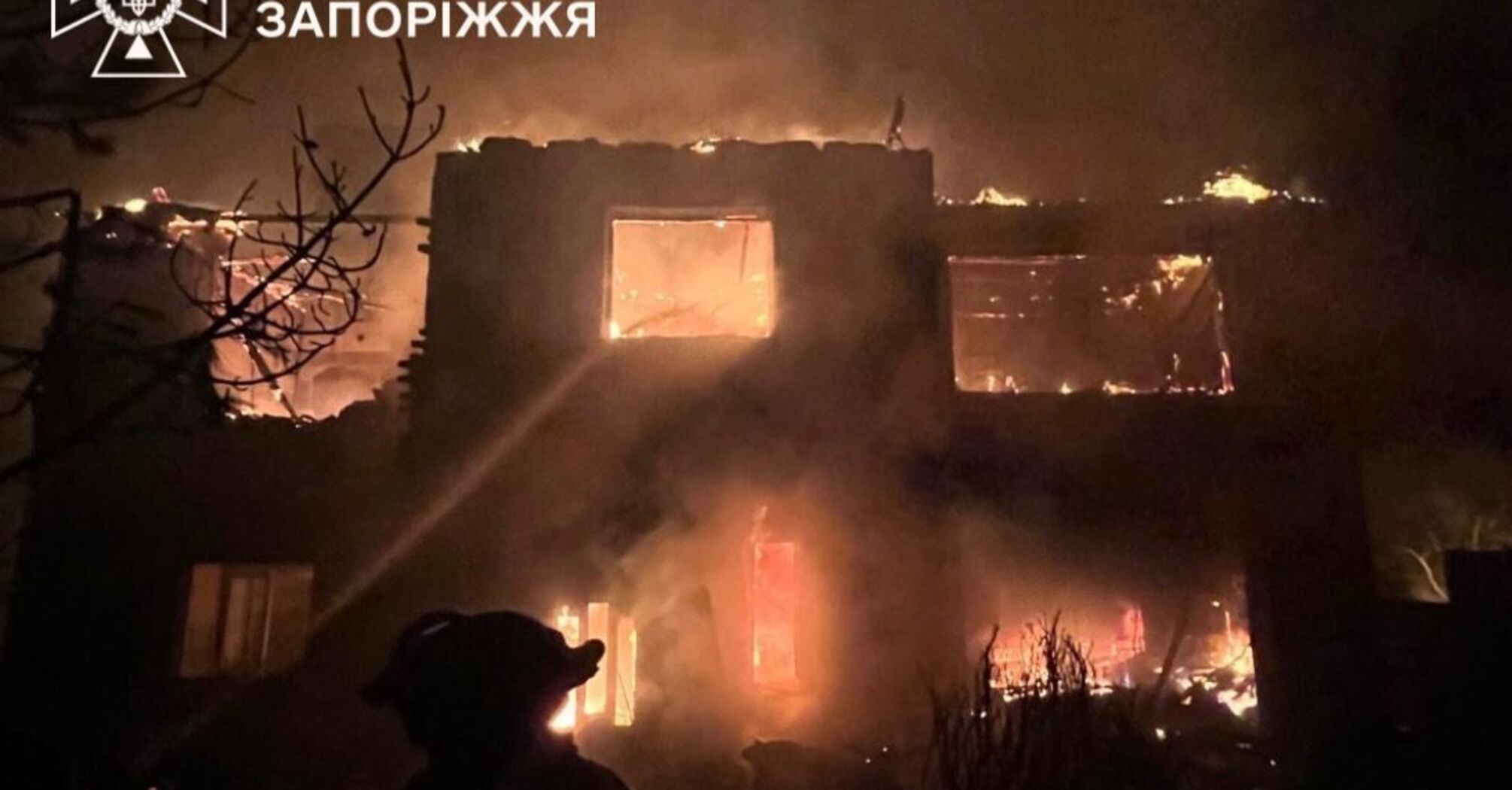 Армія рф атакувала Запоріжжя дронами: виникла пожежа, є поранена та загибла (фото)