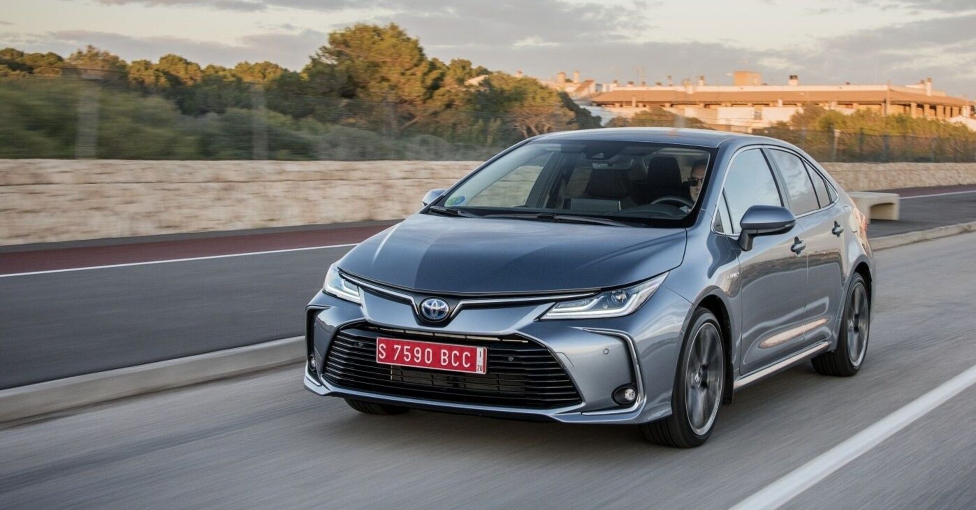 Не стоит на них тратиться: топ моделей Toyota с самыми слабыми с двигателями