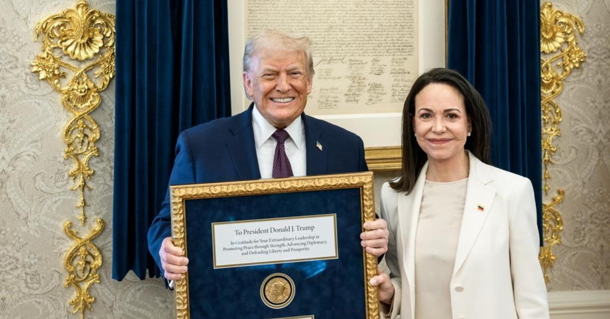 Трамп все же получил Нобелевскую премию мира: как это произошло