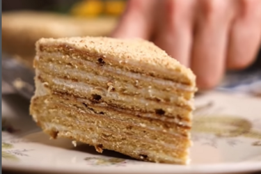 Медовик на сковороде: быстрый рецепт