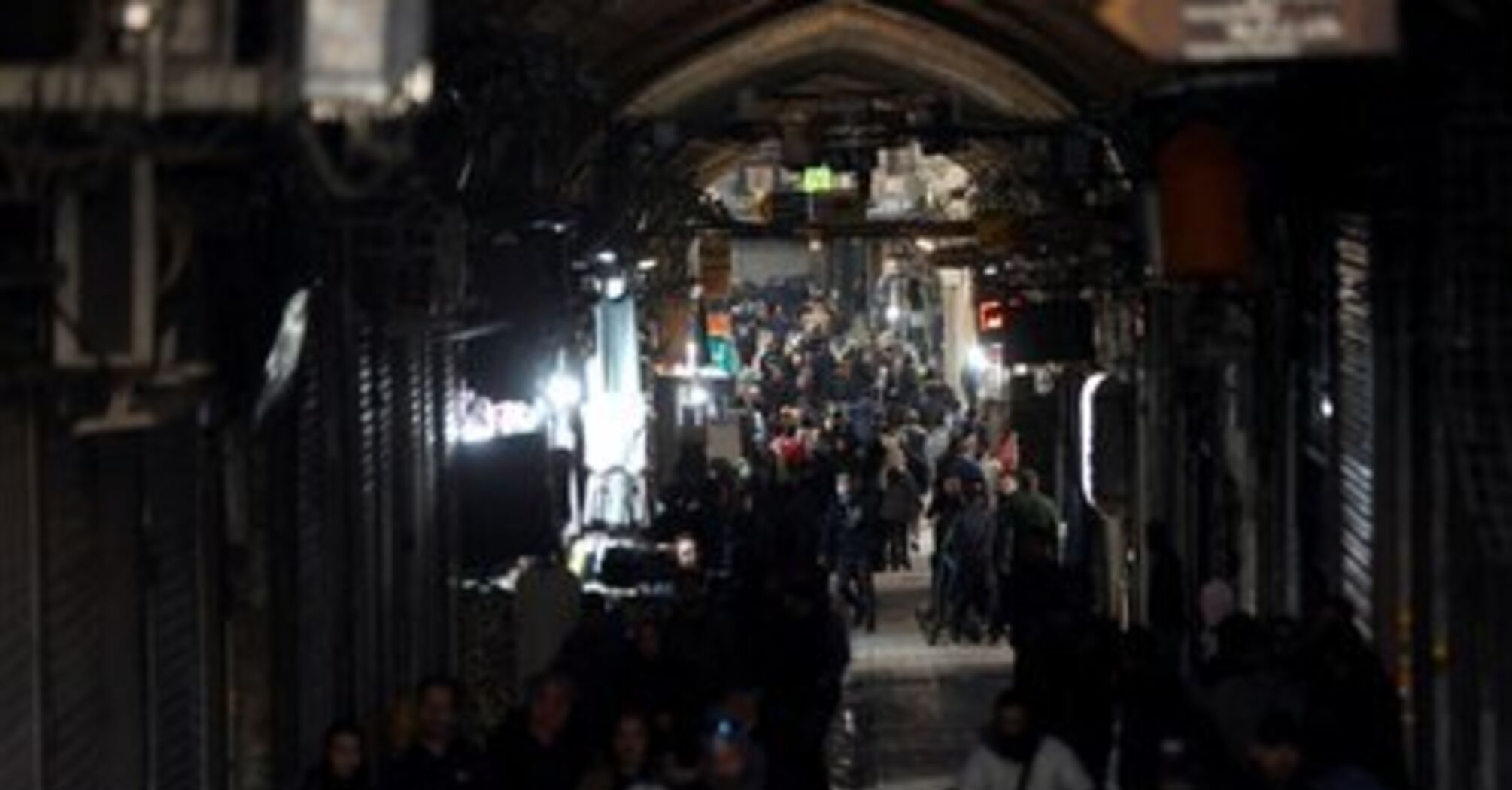 Протести в Ірані: щонайменше шестеро людей загинули та кілька десятків було поранено (фото)  