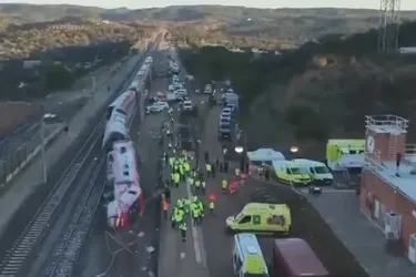 В Испании снова сошел с рельсов поезд: 38 раненых, один погибший (фото)