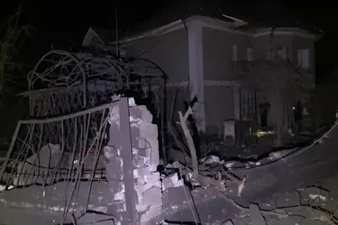 Російські дрони атакували Дніпропетровщину: двоє людей загинули, пошкоджені житлові будинки та авто (фото)