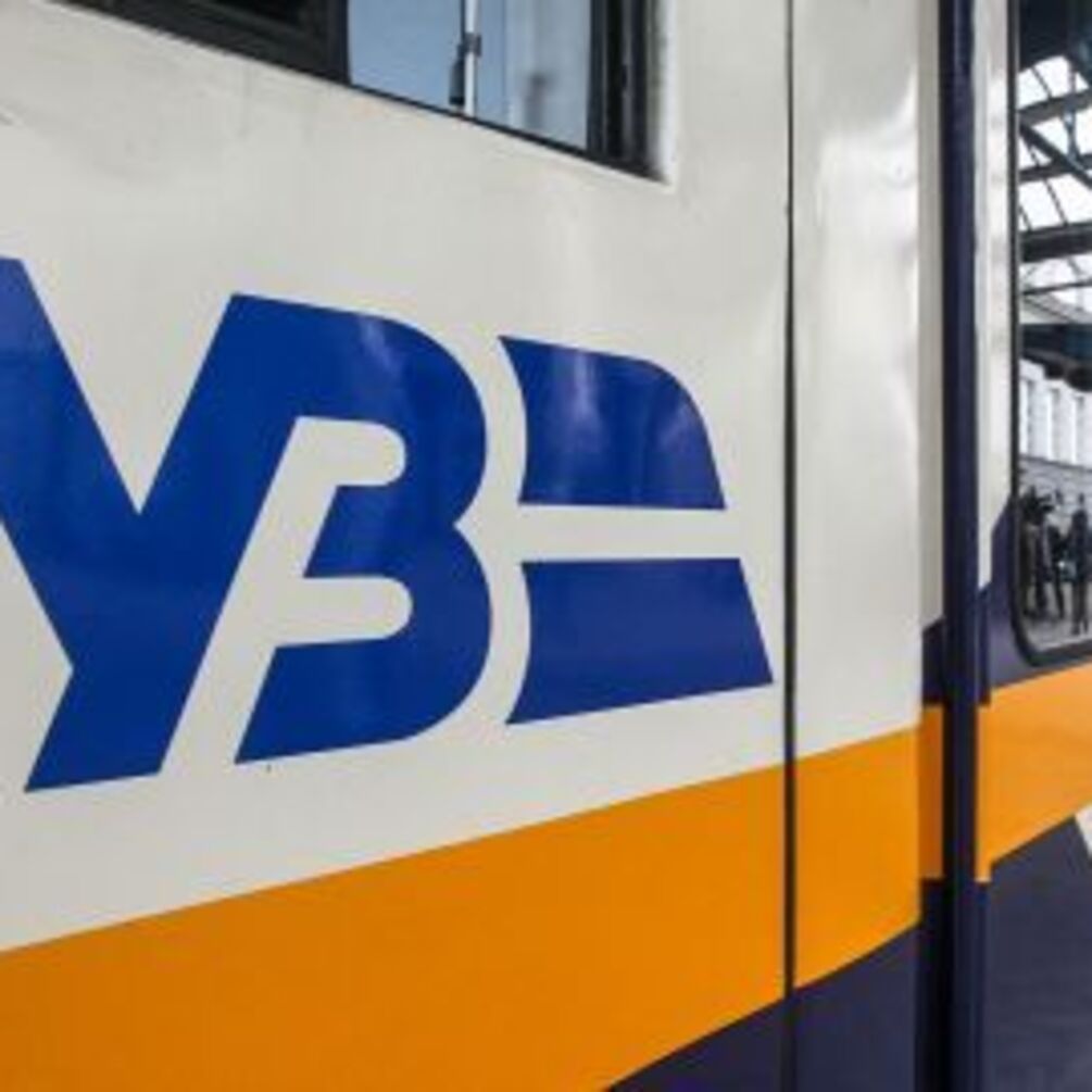 Через обриви та обледеніння ліній передач затримується низка потягів: який розклад руху