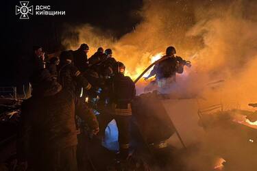 Армія рф здійснила масовану атаку на Київ: є загиблі та поранені, пошкоджено багатоповерхівки, у місті перебої зі світлом та водою (фото, відео)