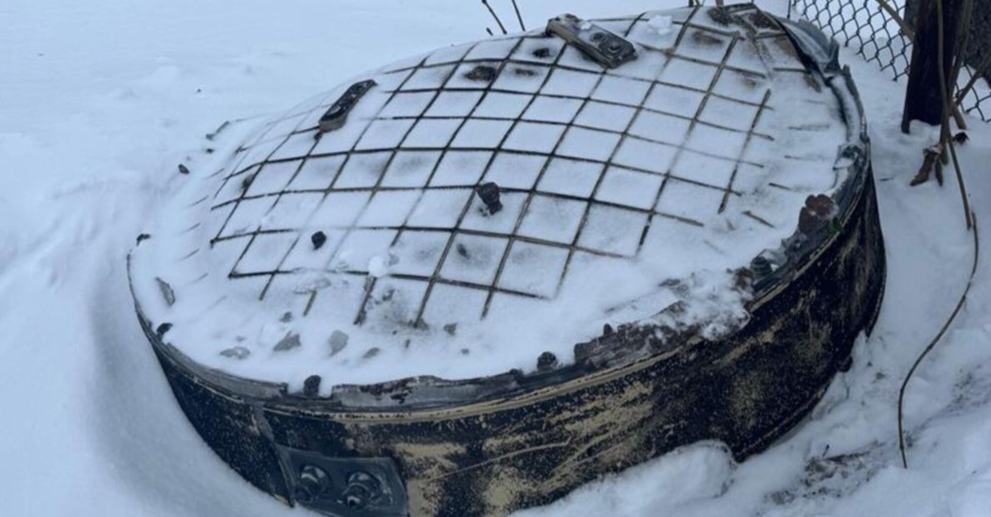 СБУ показала уламки Орешніка, яким рф атакувала Львівщину 8 січня (фото)  