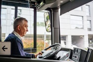 За яких умов пенсіонерам доведеться платити за проїзд у громадському транспорті