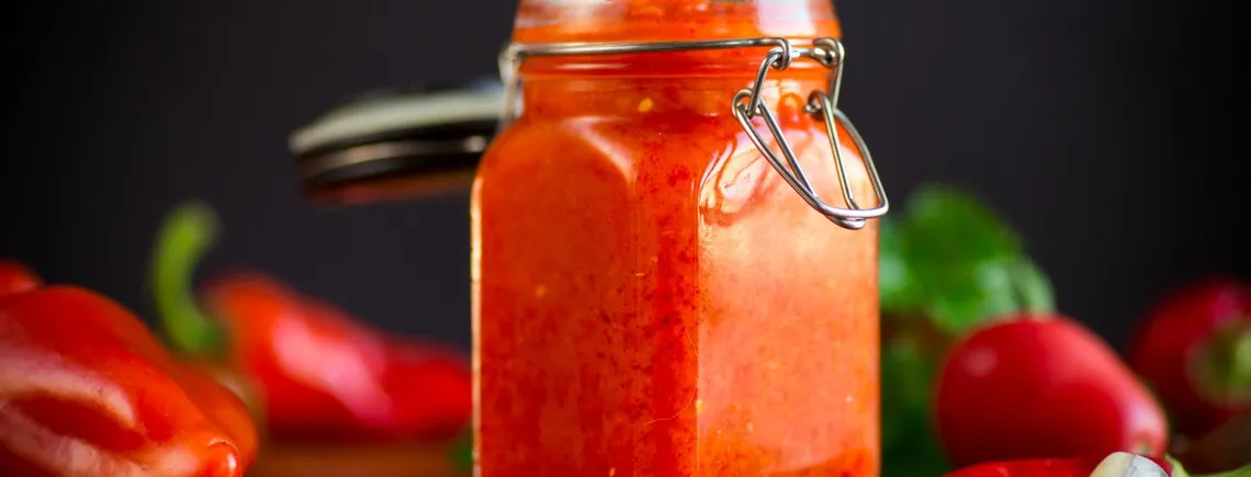 Идеальный соус к мясу и не только: рецепт аджики из болгарского перца на зиму