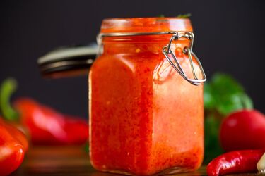 Идеальный соус к мясу и не только: рецепт аджики из болгарского перца на зиму