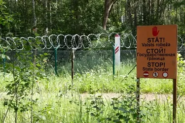Вооруженные люди из Беларуси устроили диверсию в Латвии: что произошло