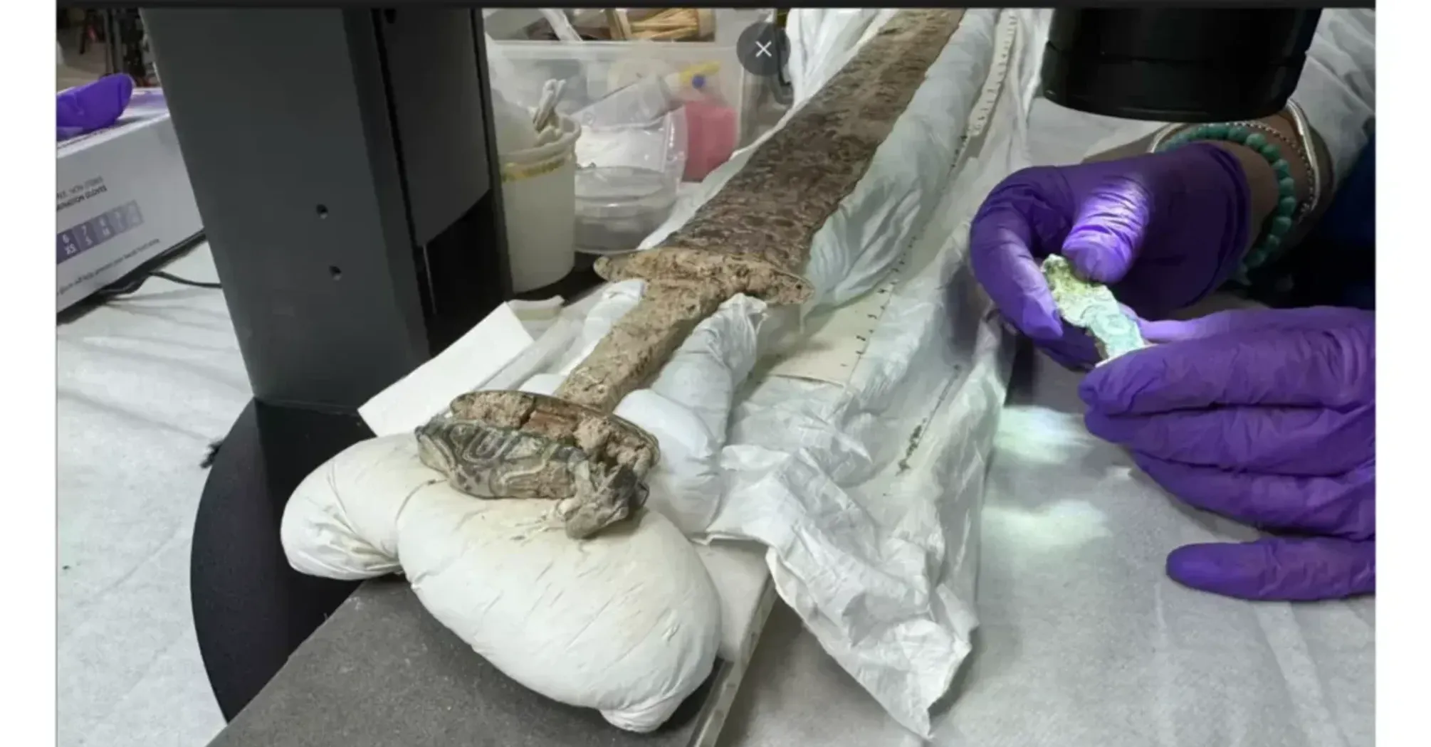 В Англии нашли рунический меч в возрасте 1500 лет (фото)