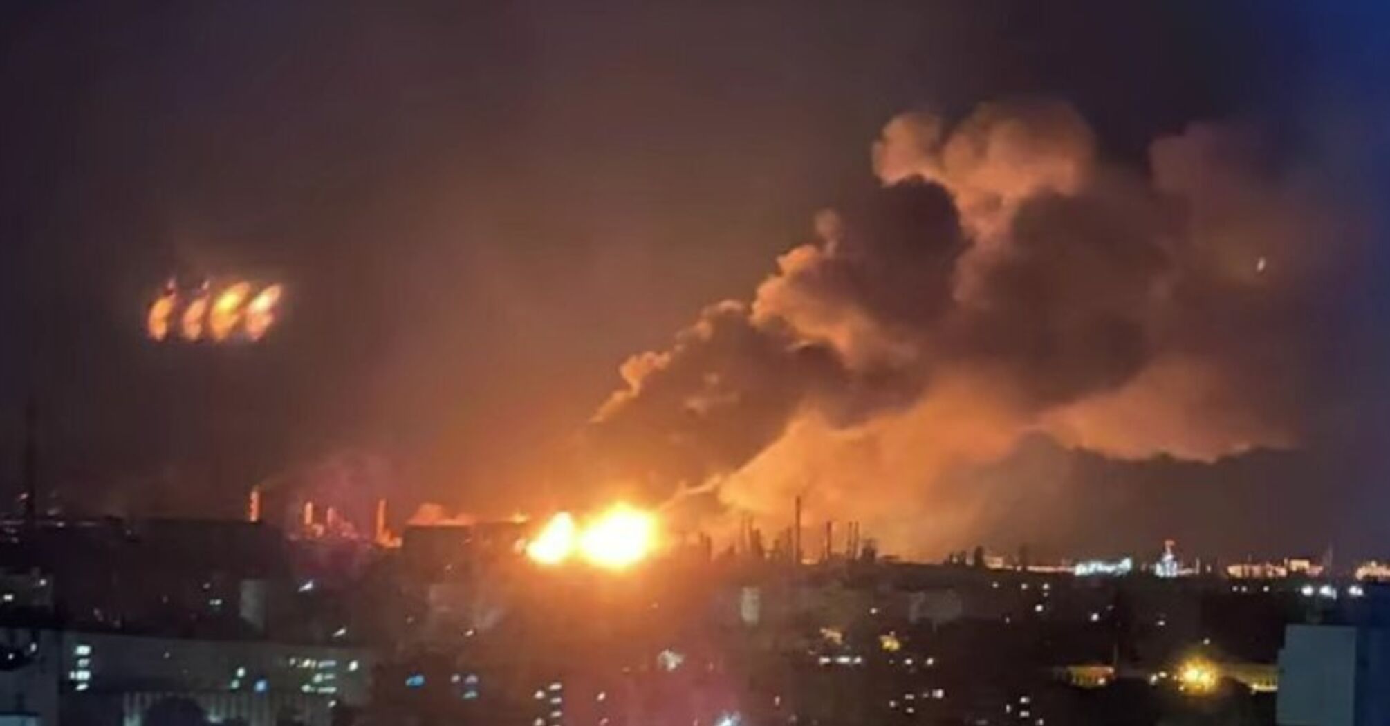 Дрони атакували російський Волгоград: є влучання у НПЗ (фото) 