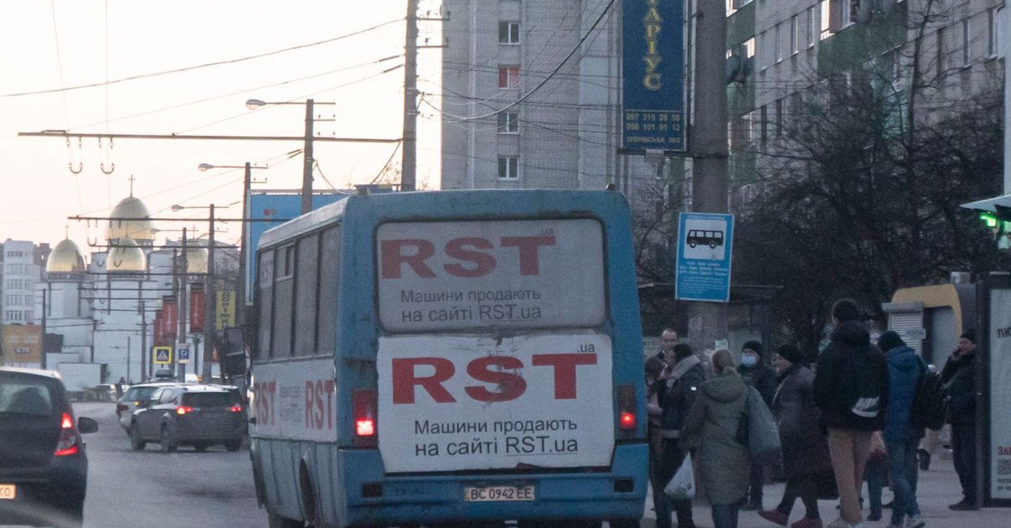 З якою віку пенсіонери можуть безкоштовно користуватись громадським транспортом   