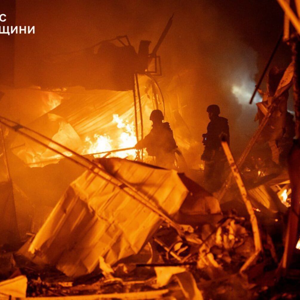 Россия совершила массированную атаку на Украину: есть повреждения инфраструктуры и ранены, среди них младенец и 4-летний ребенок (фото, видео)