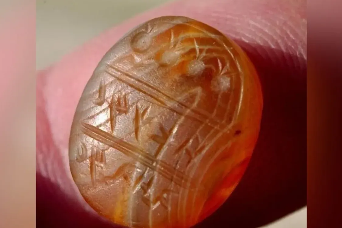 В Израиле нашли древнюю печать 2700 лет: чем уникальна (фото)