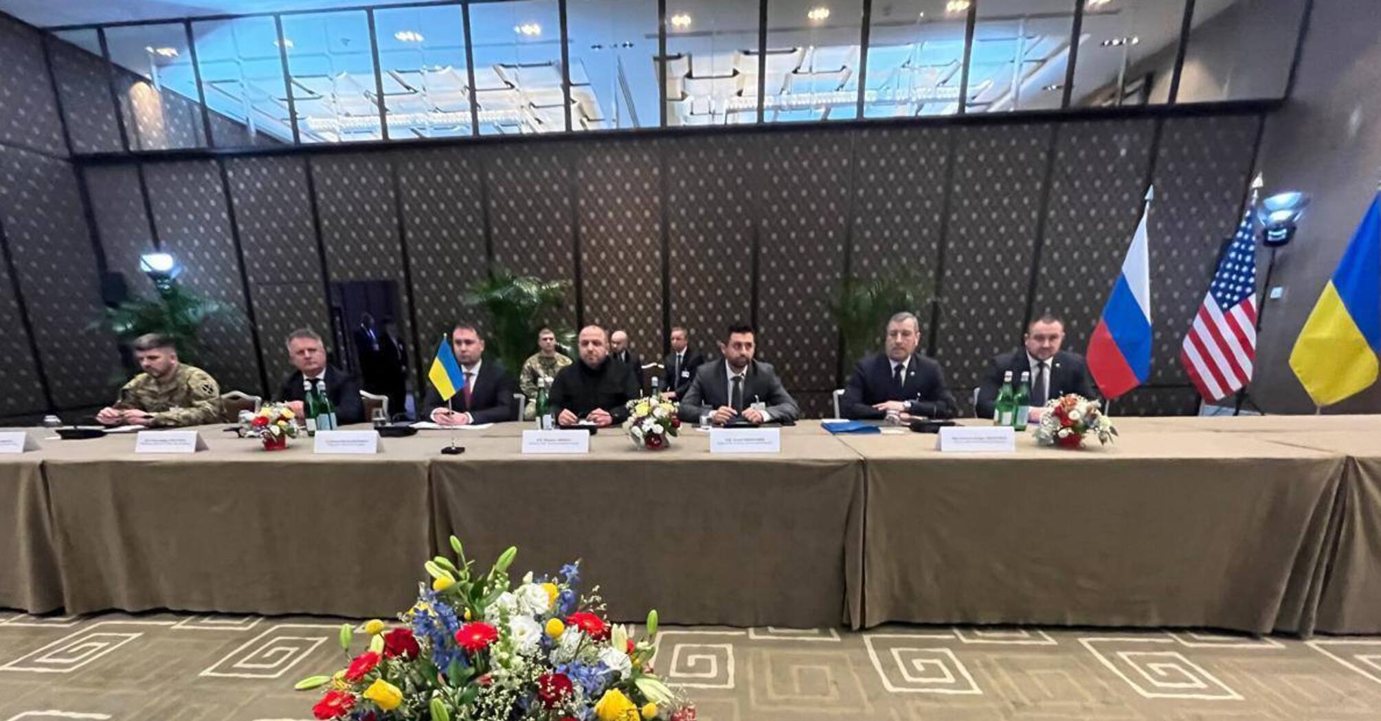 'Миротворческое представление' для Трампа: такие переговоры только удаляют мир