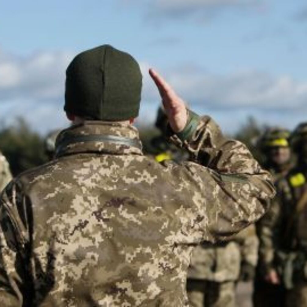 Правительство приняло постановление о бесплатном лечении зависимостей у ветеранов: подробности