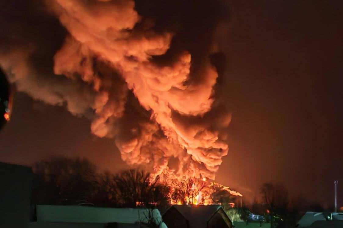 Дроны атаковали российскую Псковскую область: загорелся пожар на нефтебазе (фото, видео)