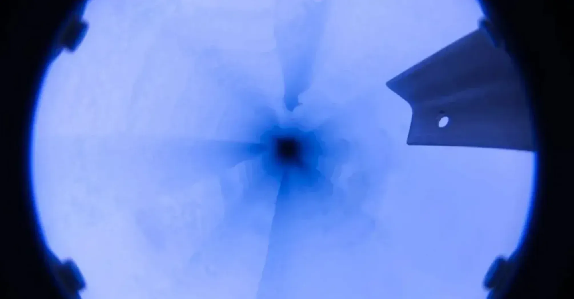 Ученые пробурили антарктический лед и были поражены увидевшим (фото)