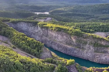 Вчені виявили у Канаді воду віком 2,6 млрд років: названа найстарішою на планеті (фото)