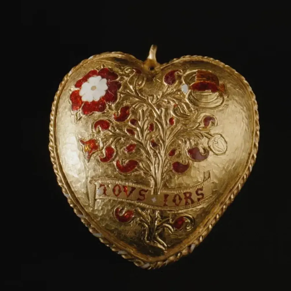 Вчені знайшли в Англії медальйон, який був подарунком Генріха VIII Катерині Арагонській (фото)