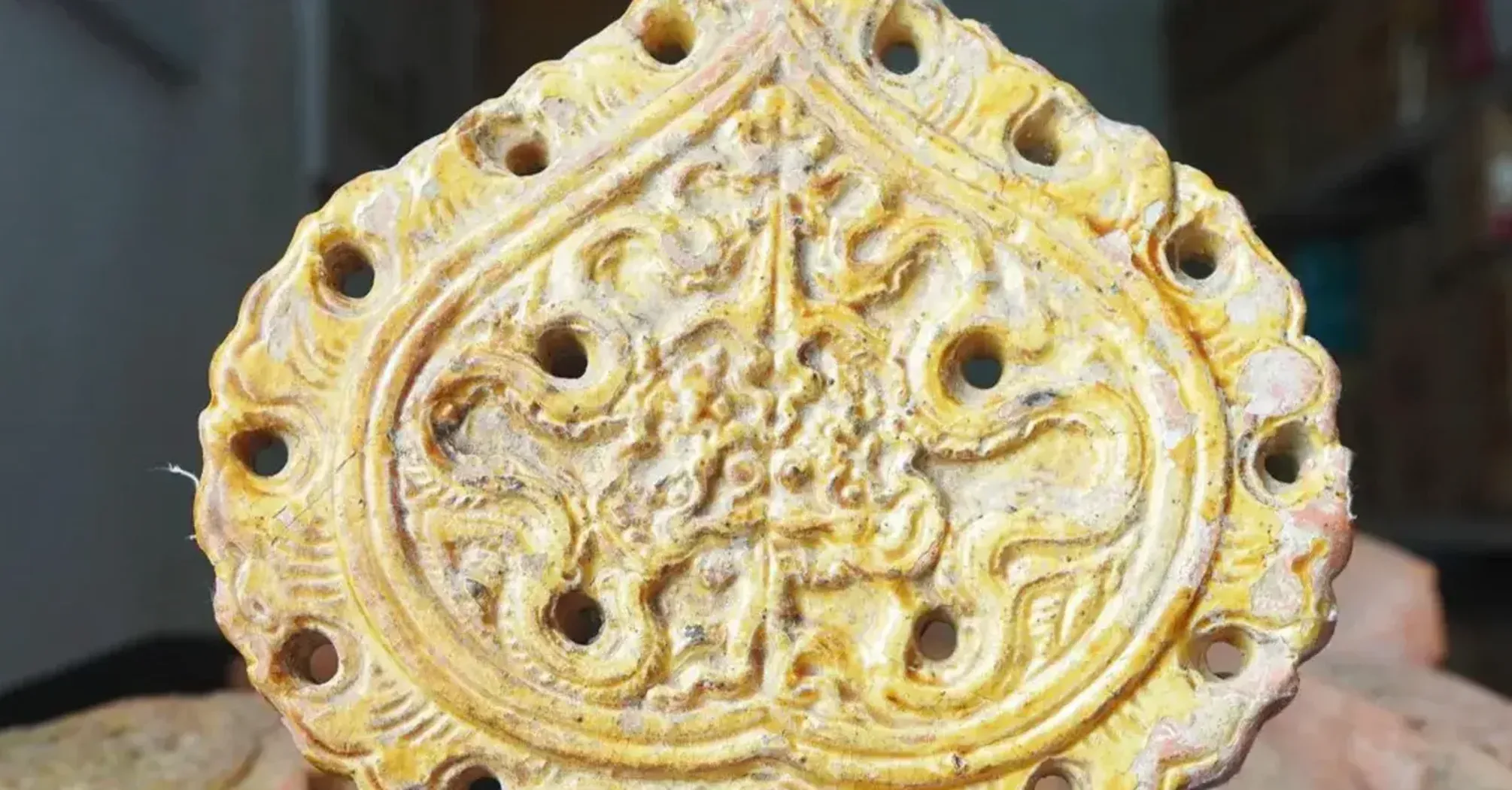 На території Вʼєтнаму виявили рідкісні позолочені артефакти (фото)  