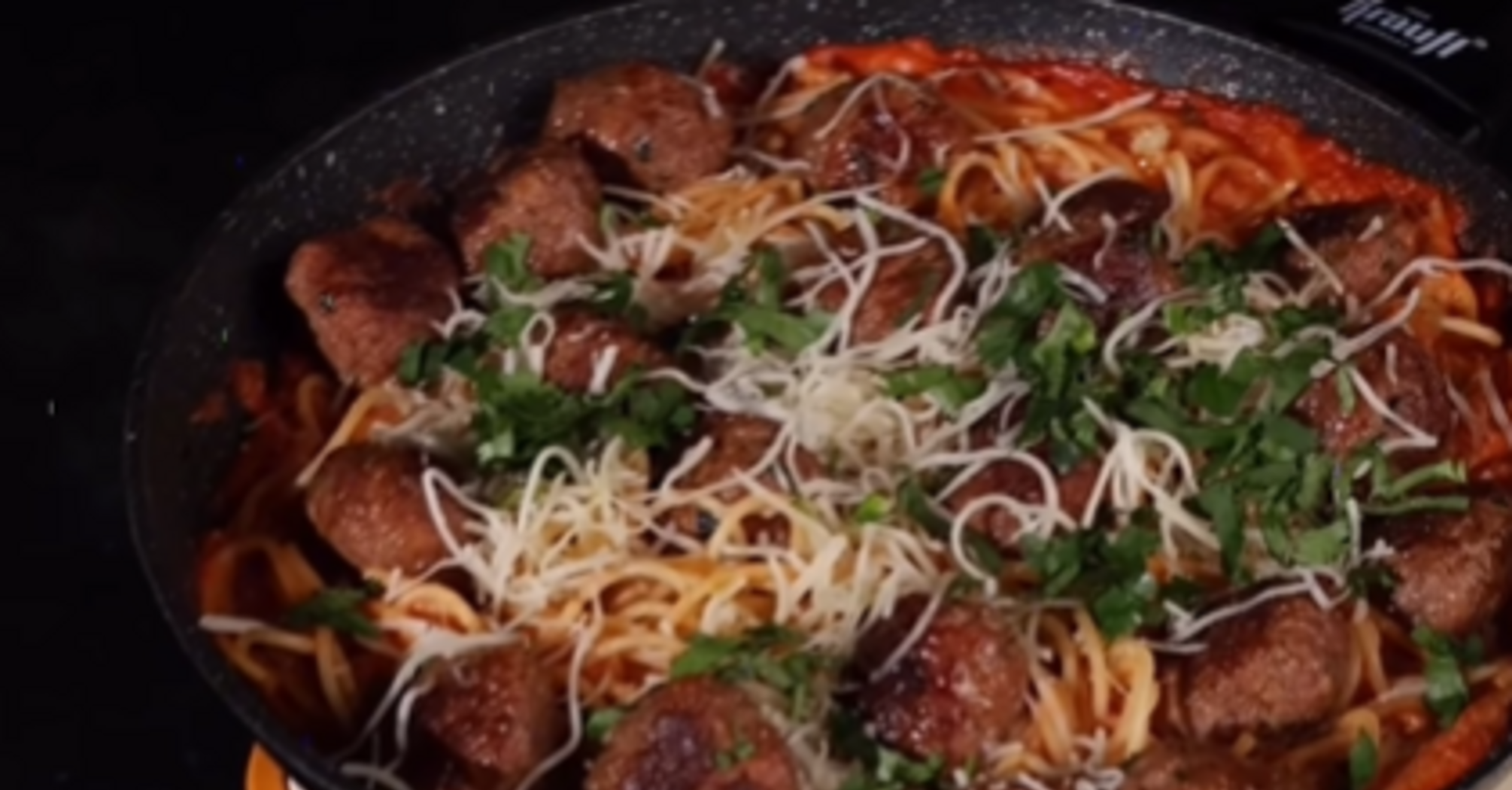 Паста с фрикадельками в сливочно-томатном соусе