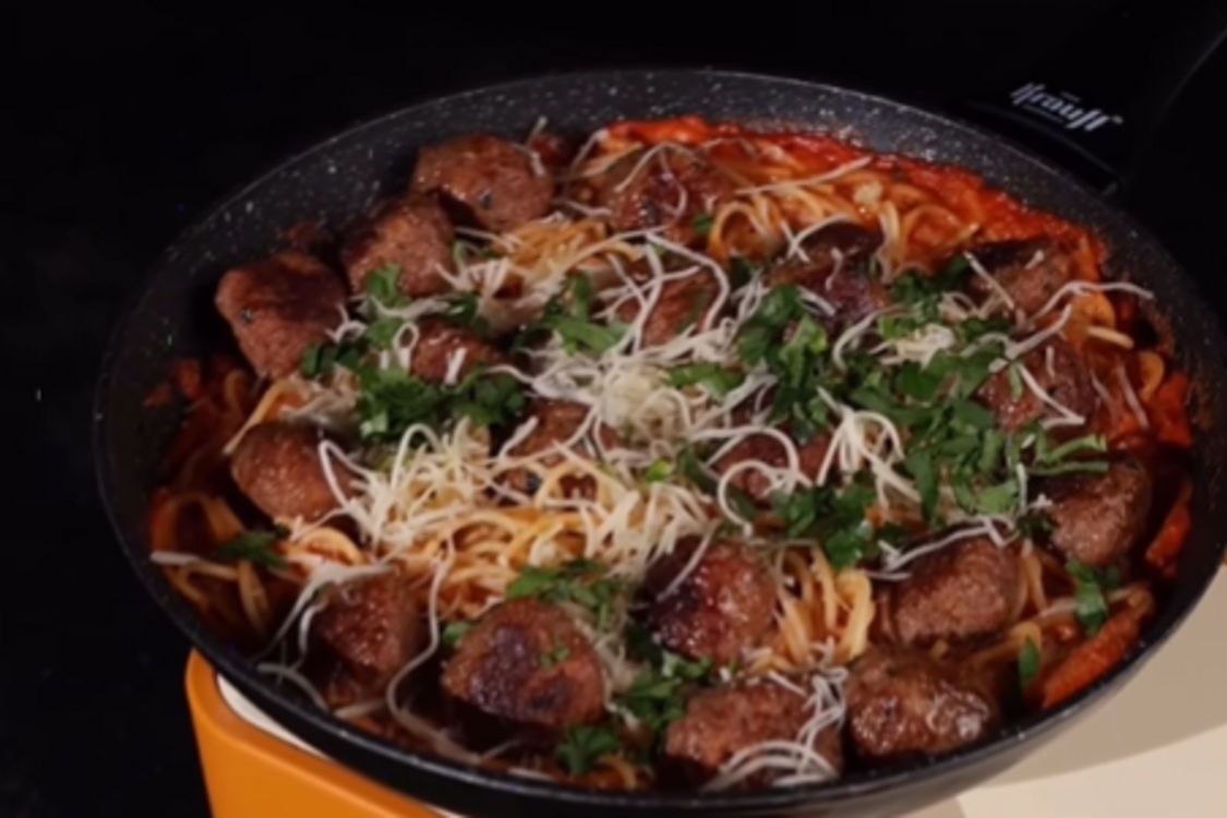 Паста с фрикадельками в сливочно-томатном соусе